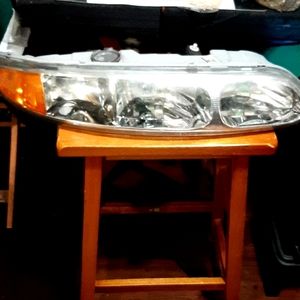 2000 Olds alero passenger side head lamp assembly